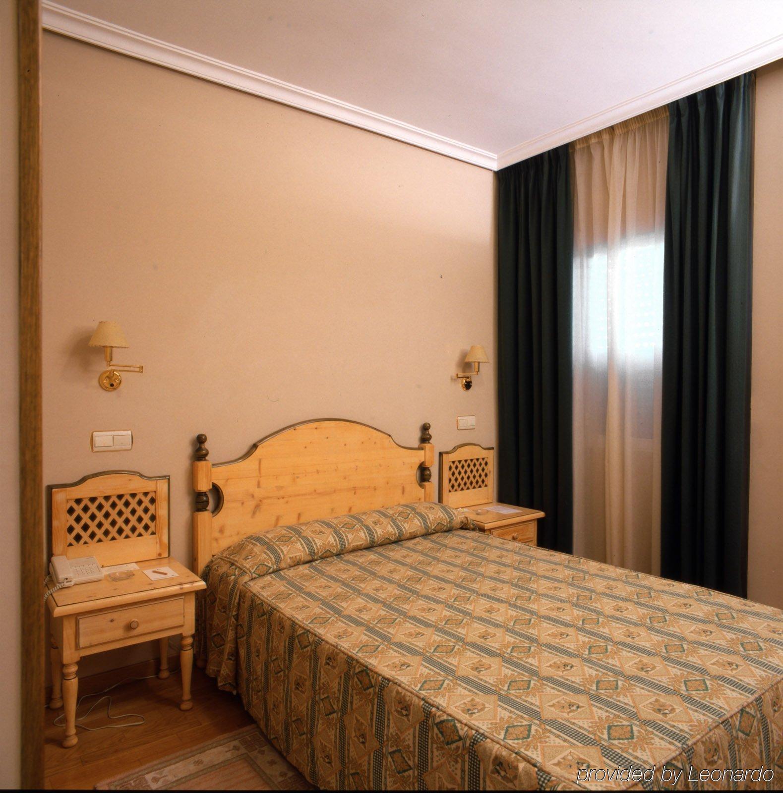 Hotel Puerta De Monfrague Malpartida De Plasencia Camera foto